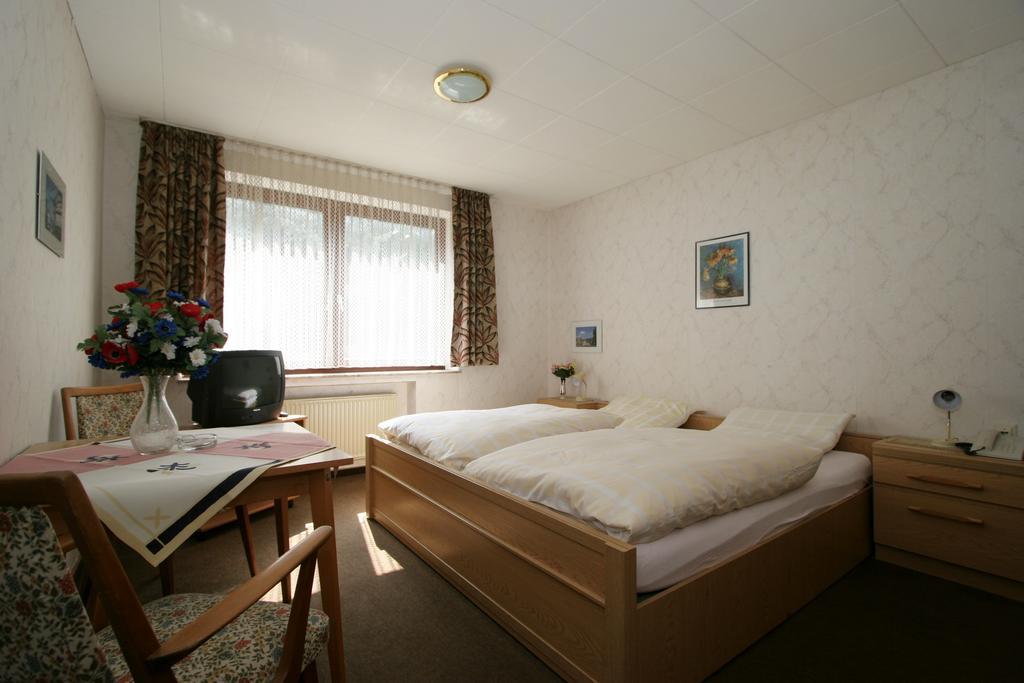 Hotel Restaurant Gunsetal Bad Berleburg Room photo